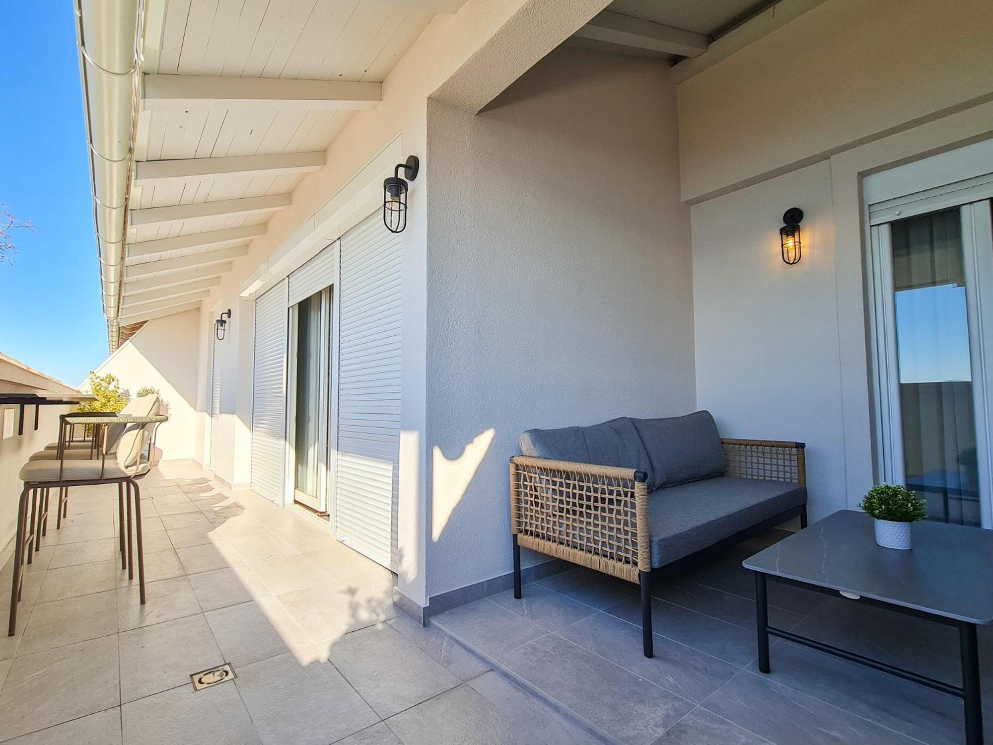 Apartament Pied-a-terre By Belmont Realty *