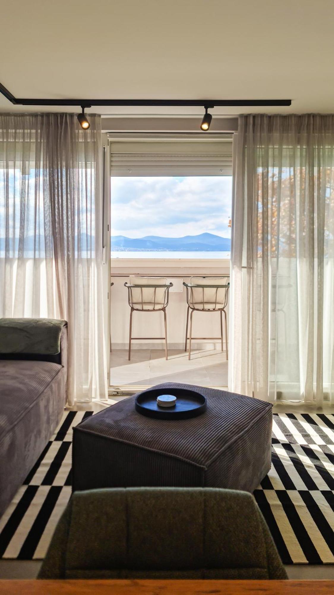 Apartament Pied-a-terre By Belmont Realty *